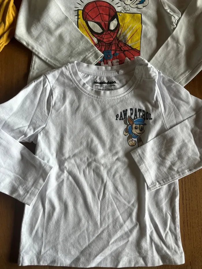 Lot de 4 tee shirt manche longue et un pull taille 36 mois - photo numéro 4