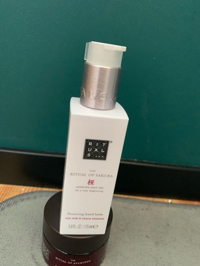 Baume pour les mains + crème pour le corp . - photo numéro 2