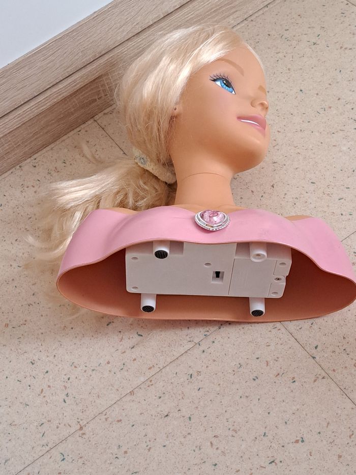 Tête de coiffure Barbie - photo numéro 4
