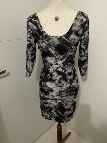 Robe noire et blanche 