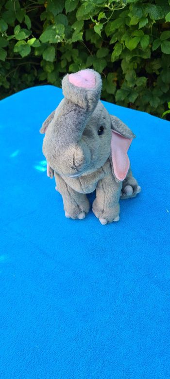 peluche éléphant trompe en l air "Anima"
