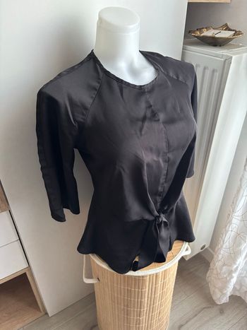 Blouse fluide satiné noir cintré noeud manche évasé taille 34/36 primark
