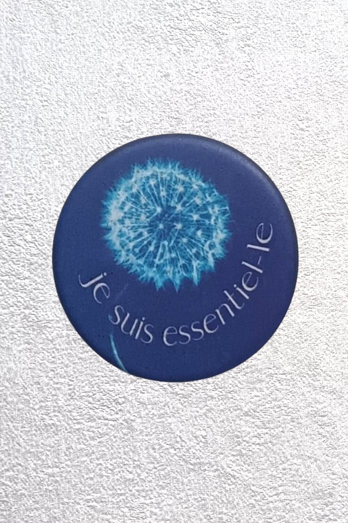 broche badge Julie Mainguet femme NEUF - photo numéro 3