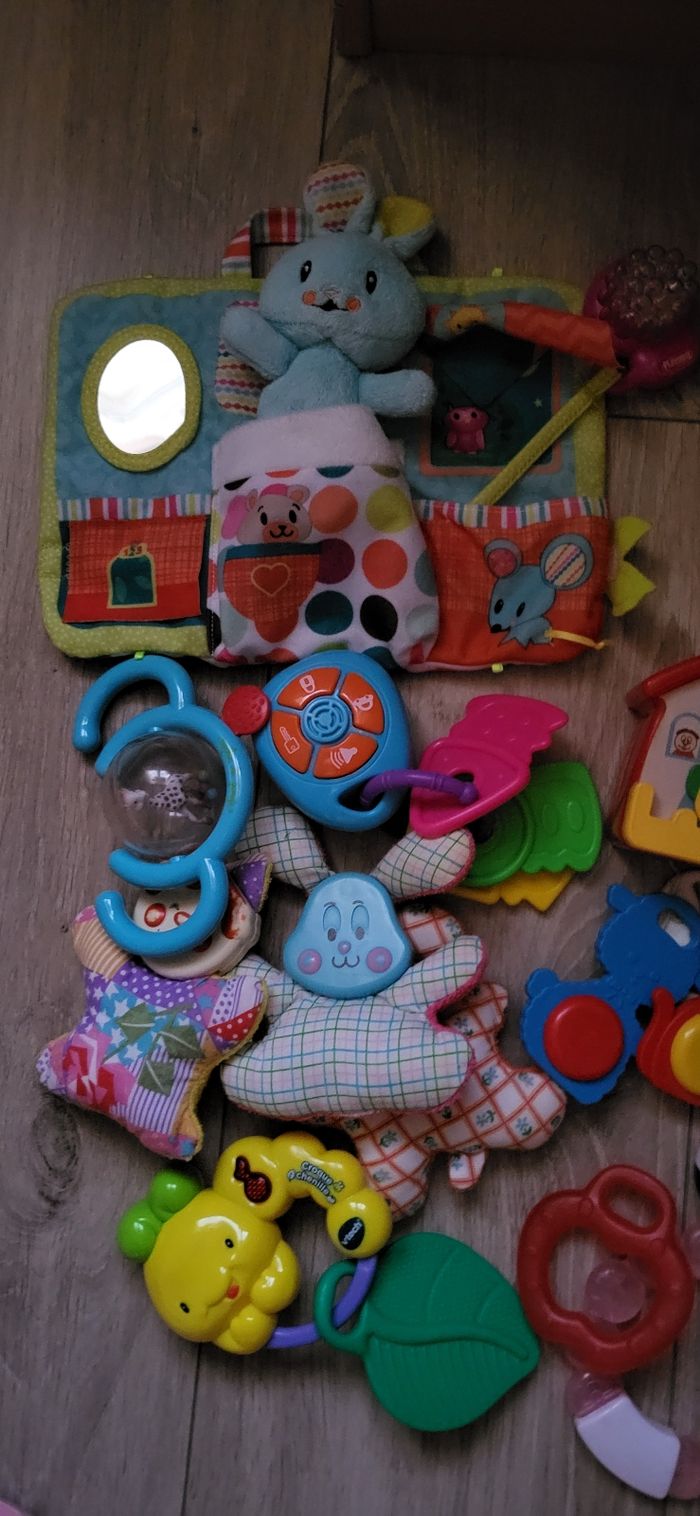Lot jouets bébé - photo numéro 2