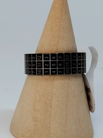 Bague noire chiffres