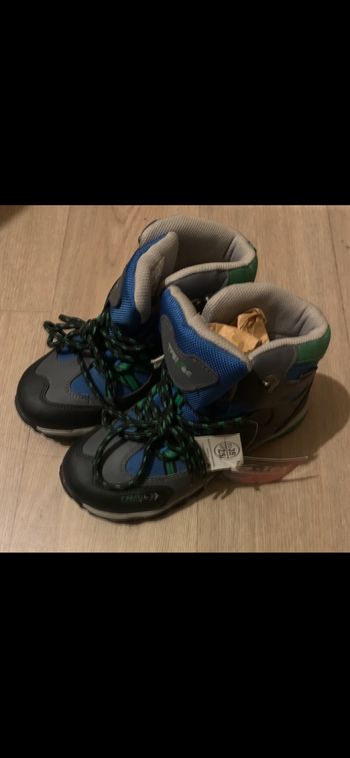 Chaussure de marche enfant taille 35 neuve