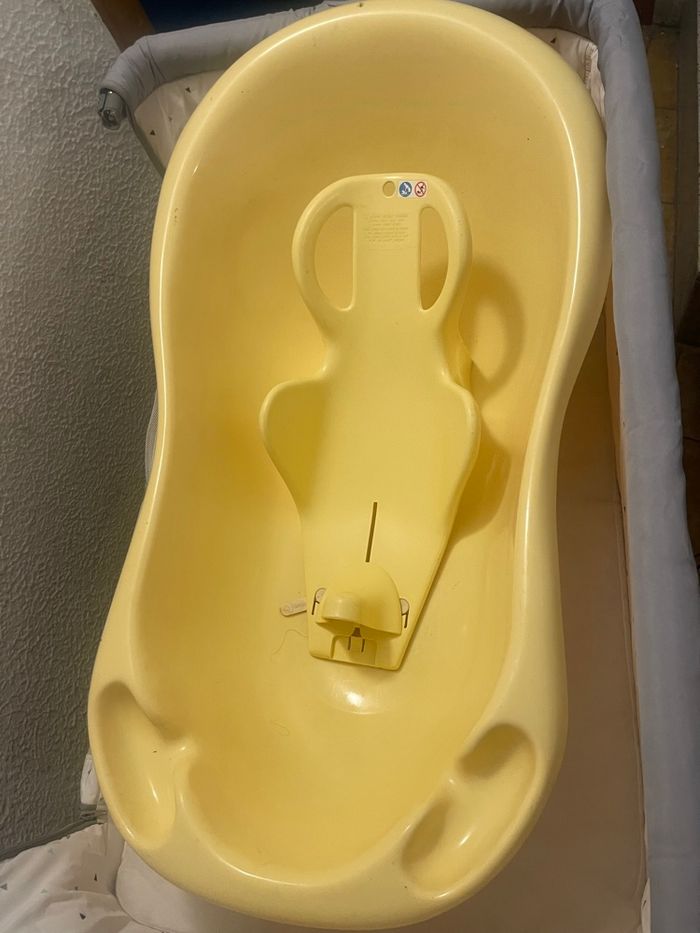Le bain de bebe et son siège