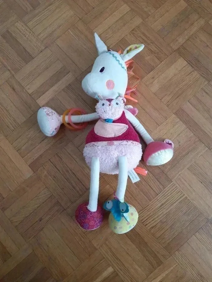 Peluche lilliputien licorne caline d activités louise