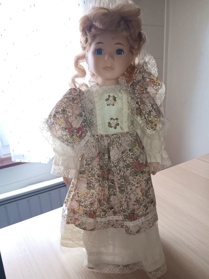 poupée porcelaine - photo numéro 6