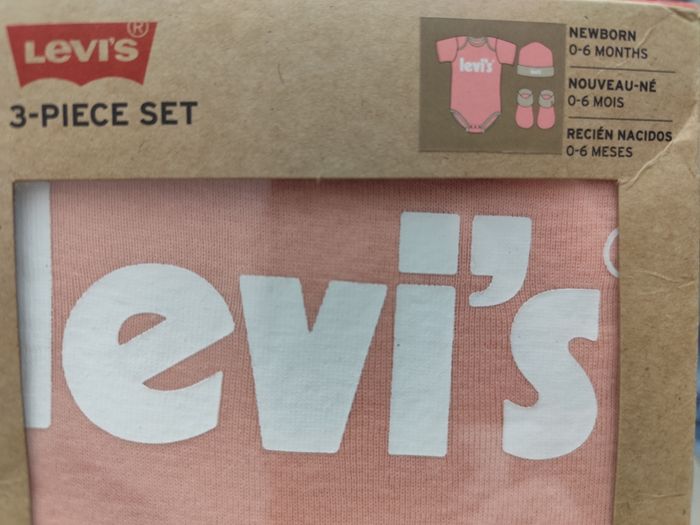 Ensemble bébé Levi's 0-6 mois – Neuf dans sa boîte – Cadeau idéal - photo numéro 2