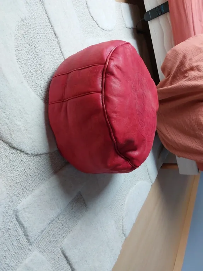 Pouf cuir rouge - photo numéro 2
