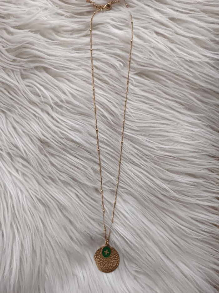 Collier doré en acier inoxydable médaillon Bohm En très bon état - photo numéro 2
