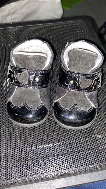 Chaussures vernies bébé