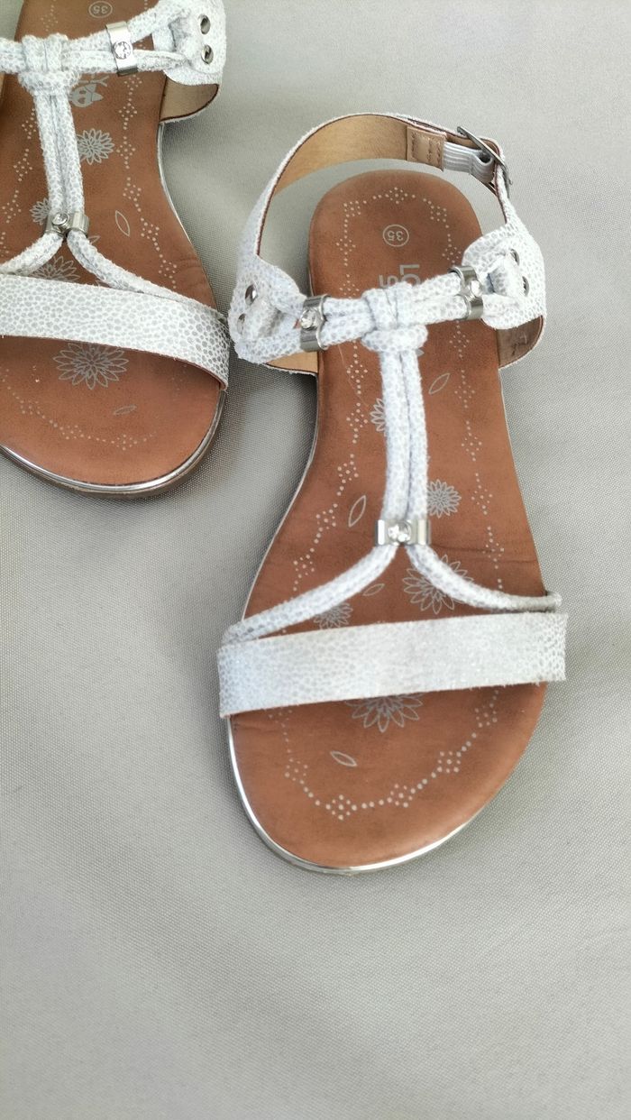🤍 Sandales blanche/argentée - Pointure 35 - Lovely Skull - Excellent état 🤍 - photo numéro 4