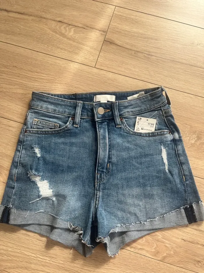 Short neuf