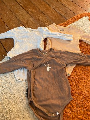 Lot trois bodies 3 mois