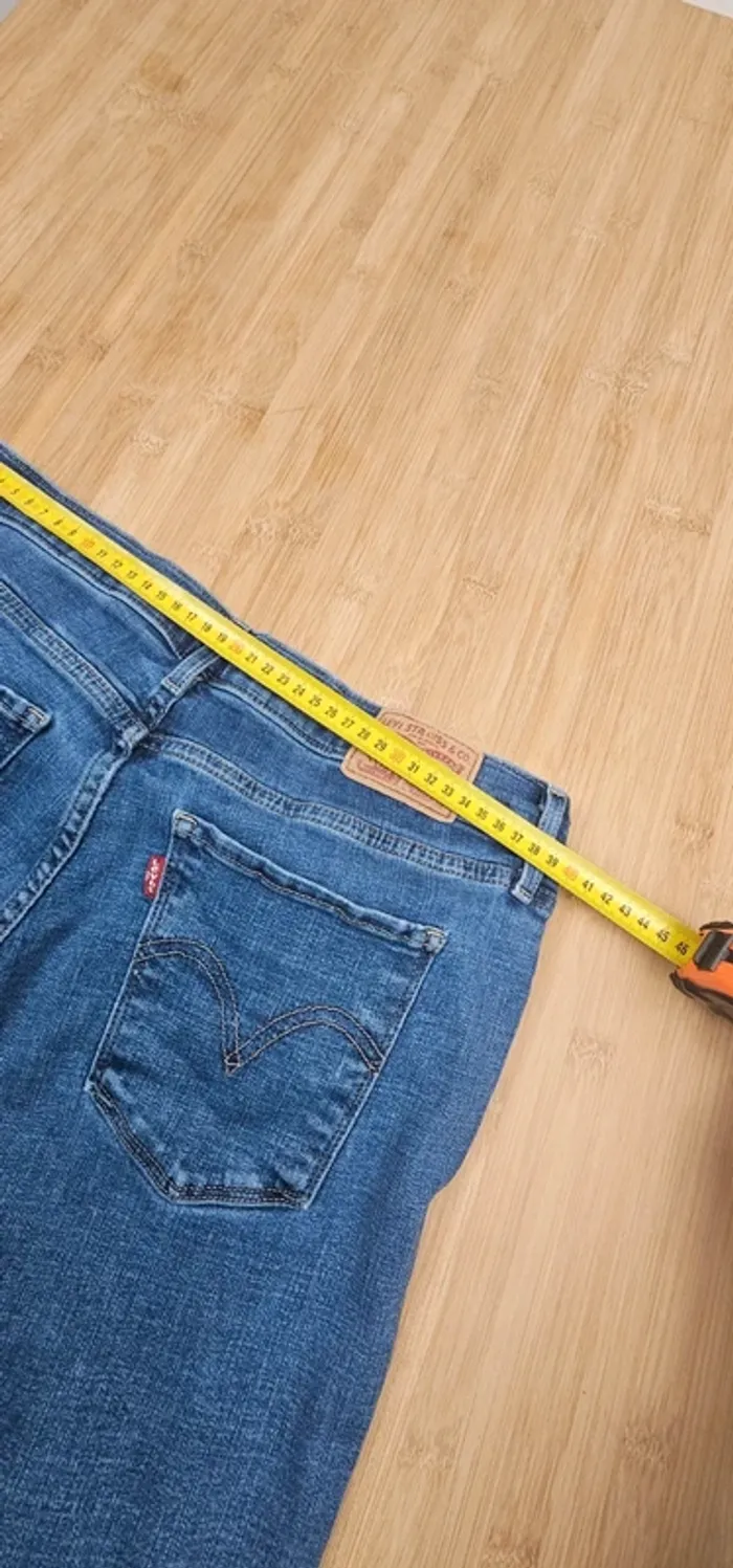 Levi's un peu évasé par le bas + patch offert classic bootcut T:40 W31 L30 - photo numéro 13