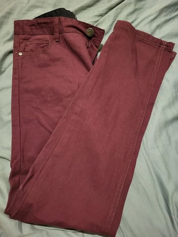 Pantalon Tex bordeaux 
Taille 11-12 ans