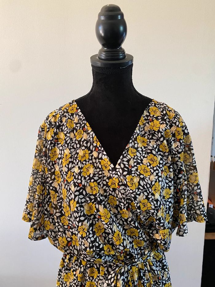 Robe d’été Van Der Rock taille 3 noire à fleurs jaunes et dorées - photo numéro 2