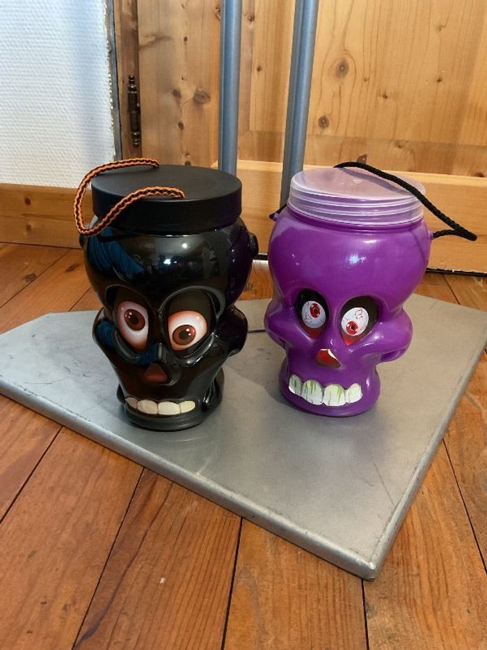 Lot de 2 sacs crânes rigides en plastique violet et noir avec couvercle et anse Halloween