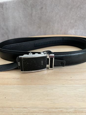 Ceinture en cuir noir taille 105 cm