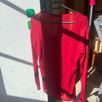 Tee shirt rouge transparent