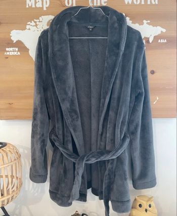 Peignoir / gilet d’intérieur gris très doux et confortable.