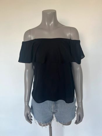 T-shirt noir Oysho col avec volants – taille S – épaules dénudées