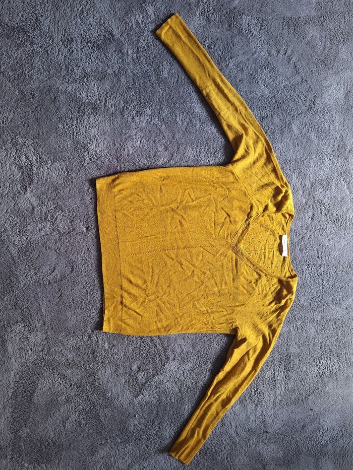 Pull léger moutarde