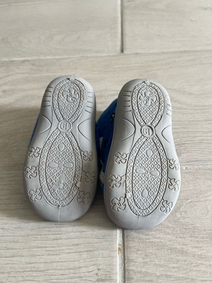 Chausson taille 19 - photo numéro 3