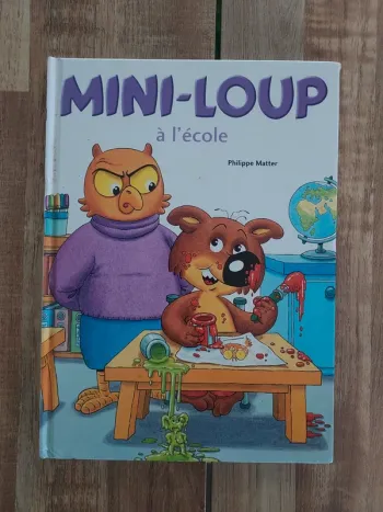 Mini loup à l'école