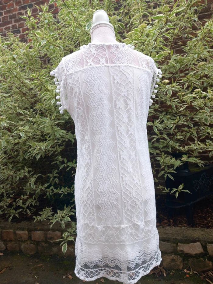 Robe courte en dentelle blanche. Taille M. - photo numéro 2