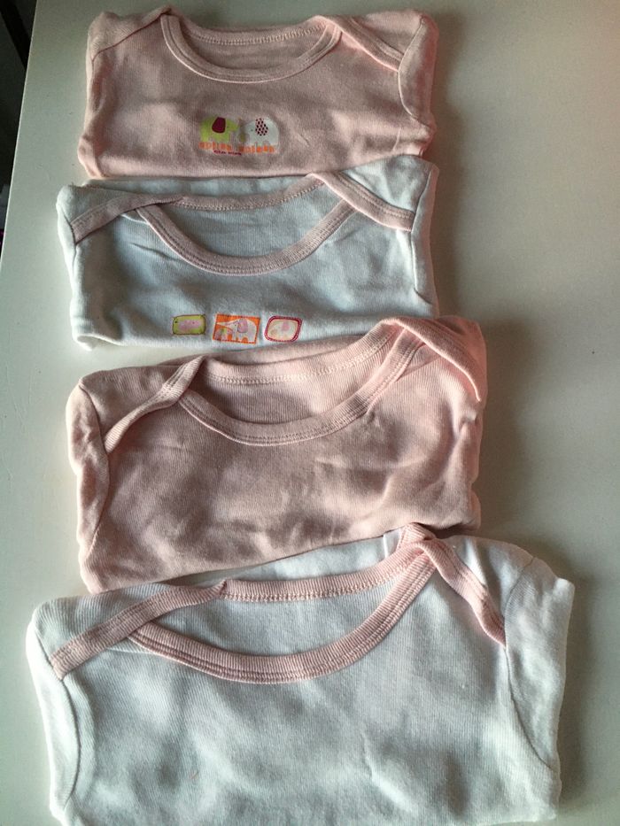 Lot bodie 6 mois - photo numéro 2