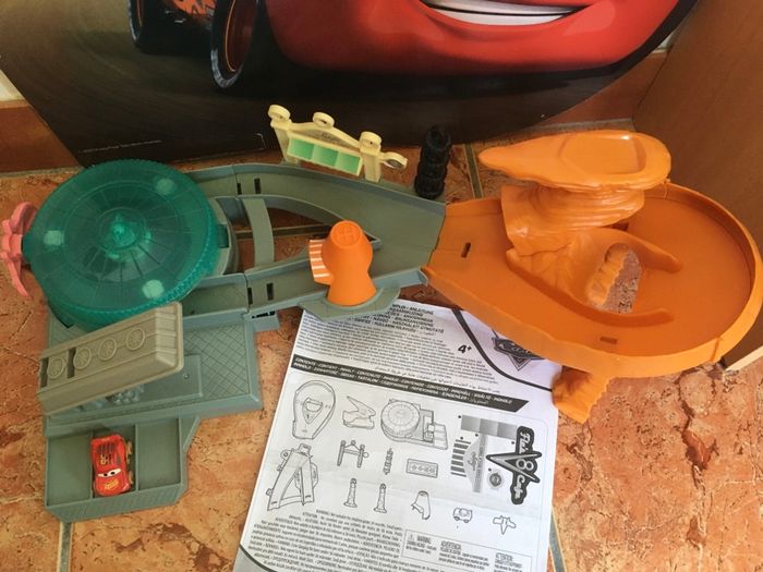 Circuit Cars/ Coffret piste Radiator Springs Hors de Contrôle Mini Racers (neuf, vidéo à l’appui) - photo numéro 4