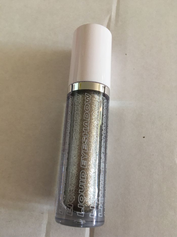Fard liquide pailleté Beautybay  neuf