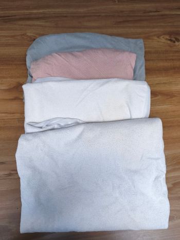 Je vends lot draps pour lit bébé 