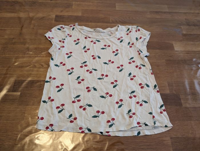 T-shirt cerises fille 6 -8 ans 122-128 cm H&M - photo numéro 5