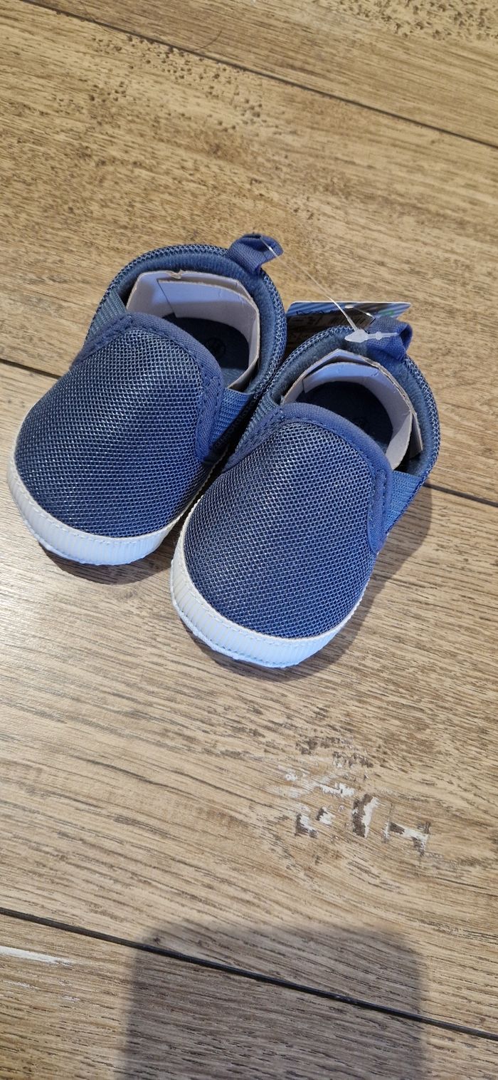 Chaussure neuve bleu