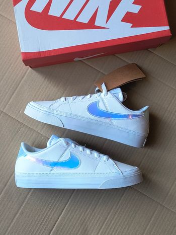 Baskets chaussures Nike taille 39