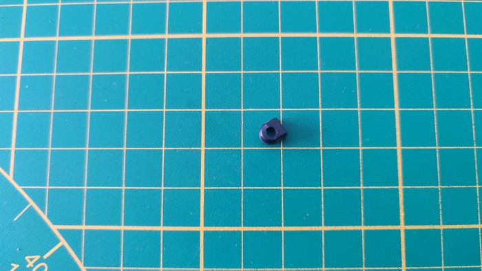 Pièce 19O du fascicule n°19 numéro 19 pièce détachée Renault R8 Gordini 1/8 1/8ème Eaglemoss collect - photo numéro 2