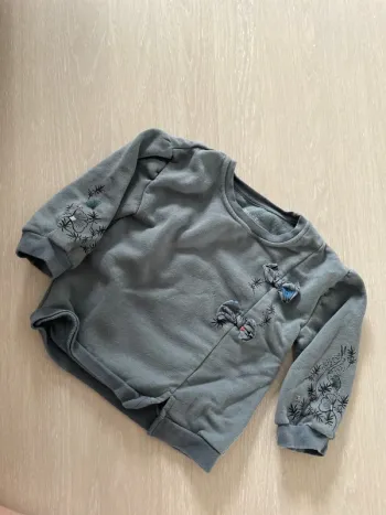Pull bleu avec noeud 3 ans