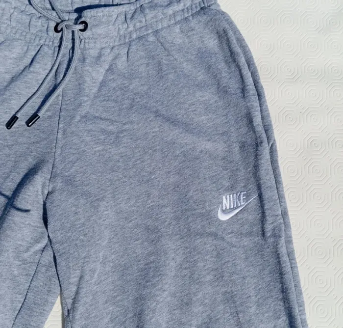 Jogging Nike Gris Taille S. Pantalon de Survêtement - photo numéro 4