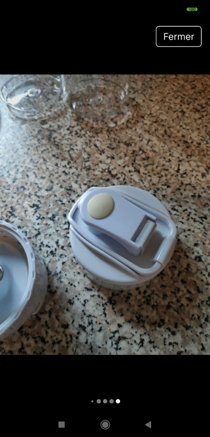 Petit blender avec deux bouteilles en plastique - photo numéro 7