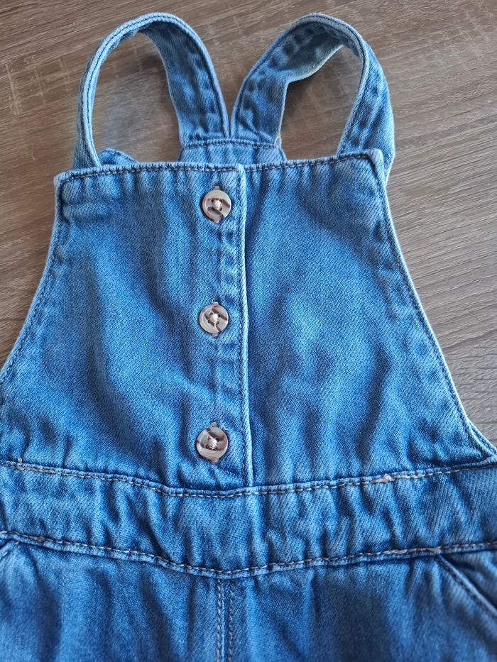 Jolie salopette/pantalon fille taille12mois. Très bon état. Marque tape à l'œil - photo numéro 4