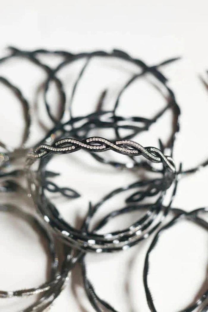 Lot de 16 serre têtes à strass en plastique noir - photo numéro 2
