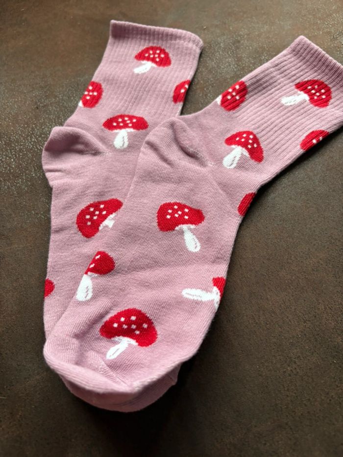 Chaussettes motifs champignons roses - photo numéro 2
