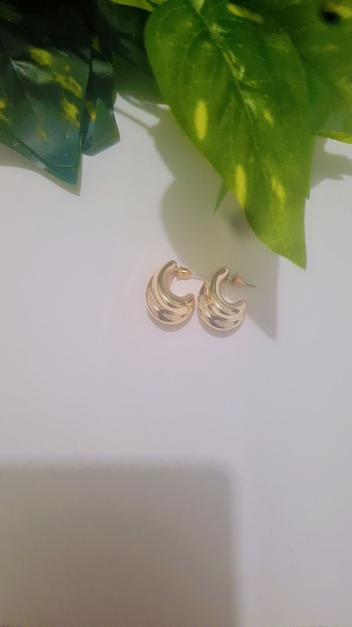 Boucle d'oreilles légère - photo numéro 4
