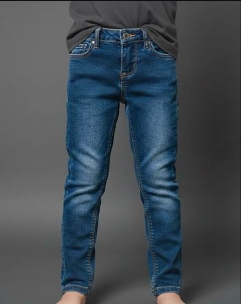 Jean bleu délavé enfant - Coupe droite - Très bon état