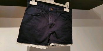 Short avec bords en dentelle