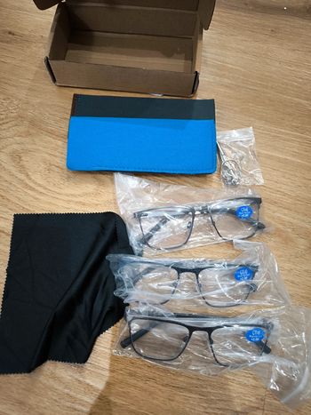 Lot de 3 lunettes de lecture+2 neuve